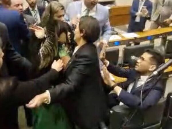 celia-xakriaba-rebate-kim-kataguiri-e-nega-xenofobia-em-fala-sobre-povos-indigenas