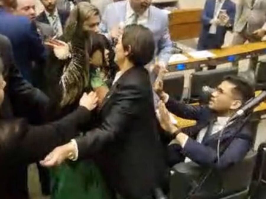 Célia Xakriabá rebate Kim Kataguiri e nega xenofobia em fala sobre povos indígenas