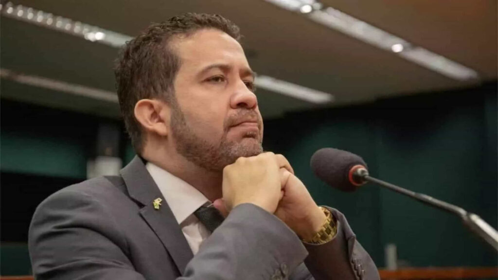 janones-se-arrepende-de-voto-na-camara-referente-a-aborto: “errei”