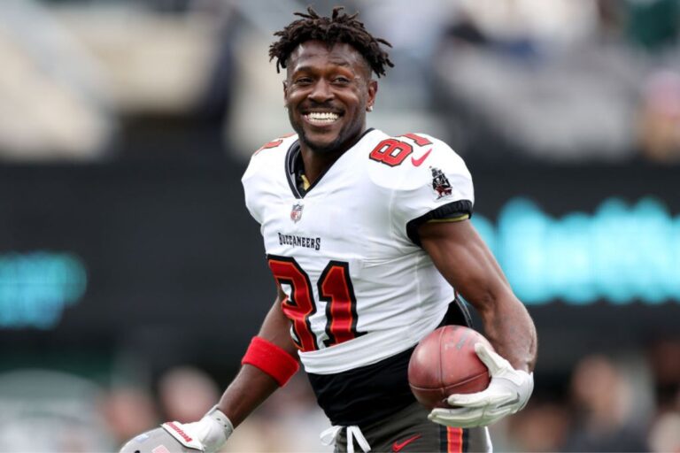 depois-de-cinco-meses-foragido,-atleta-da-nfl-e-detido-em-dubai