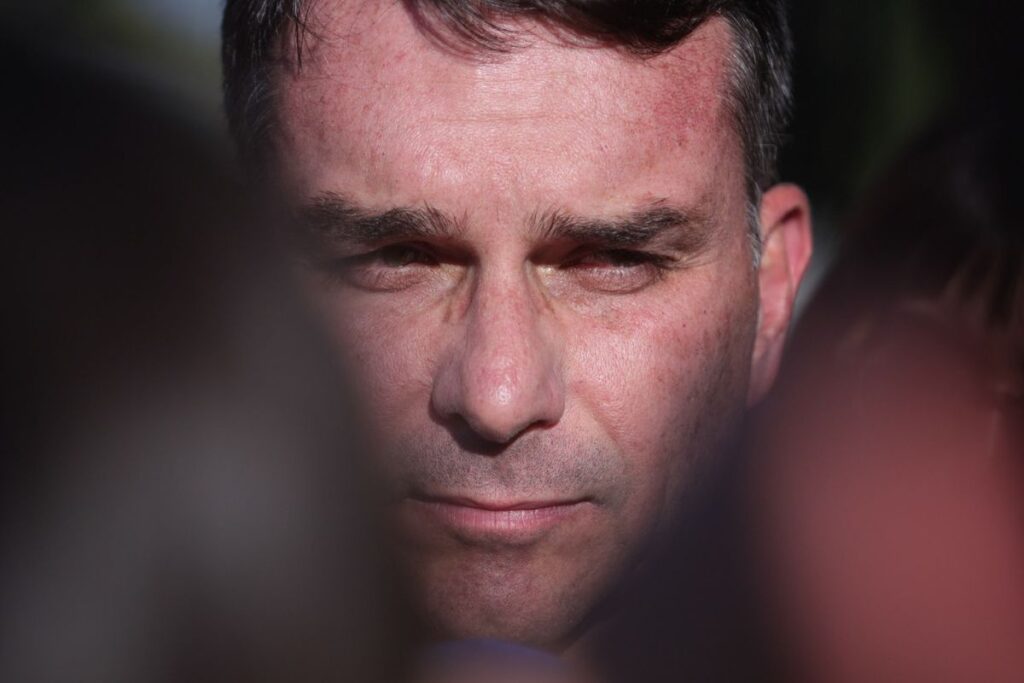 flavio-quis-captar-vitoria-de-lula-e-afundou-em-promessa-de-bolsonaro