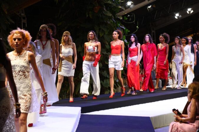biruta-e-louback-encerram-a-semana-de-desfiles-do-metropoles-catwalk