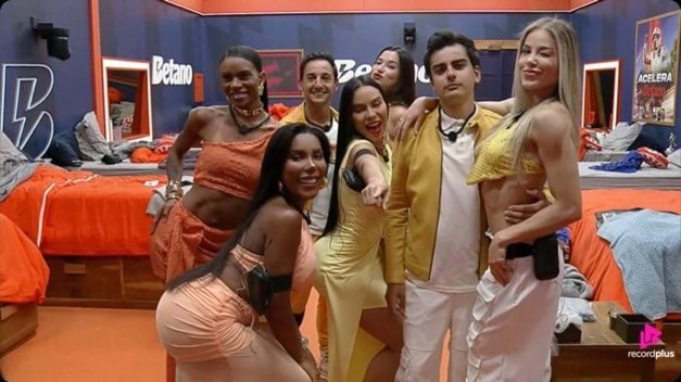 do-beijo-ao-sumico-do-doce:-madrugada-pos-eliminacao-movimenta-“a-fazenda-17”