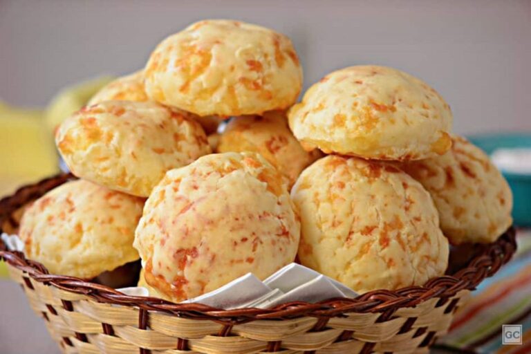 sem-trigo-e-sem-fermento:-bolo-pao-de-queijo-feito-no-liquidificador