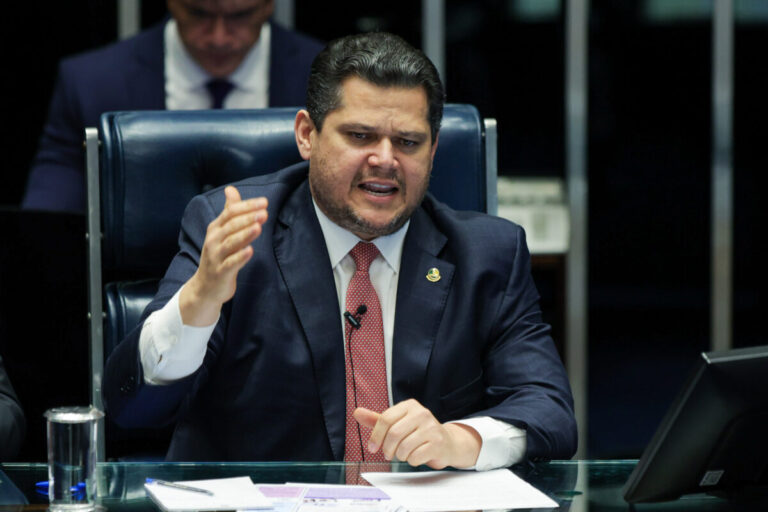 senado-deve-demorar-a-votar-projeto-que-dificulta-aborto-em-menores