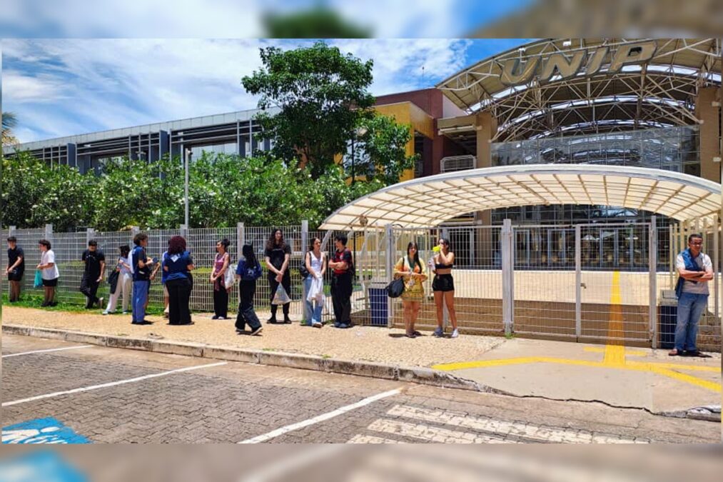 Estudantes começam a lotar escolas do DF para as provas do Enem