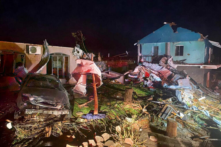 apos-tornado-no-parana,-inmet-mantem-alerta-laranja-para-7-estados