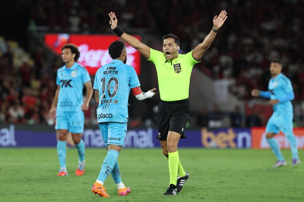 video:-neymar-detona-arbitragem-de-flamengo-x-santos-no-maracana