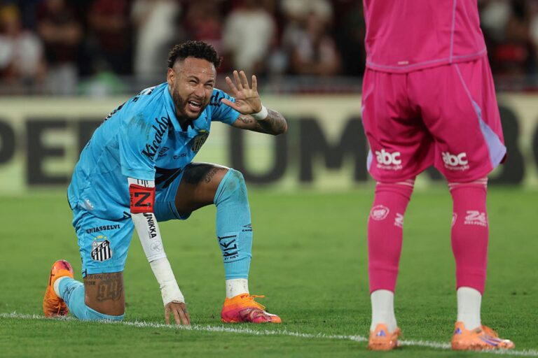 video:-neymar-deixa-o-campo-irritado-apos-substituicao-contra-flamengo