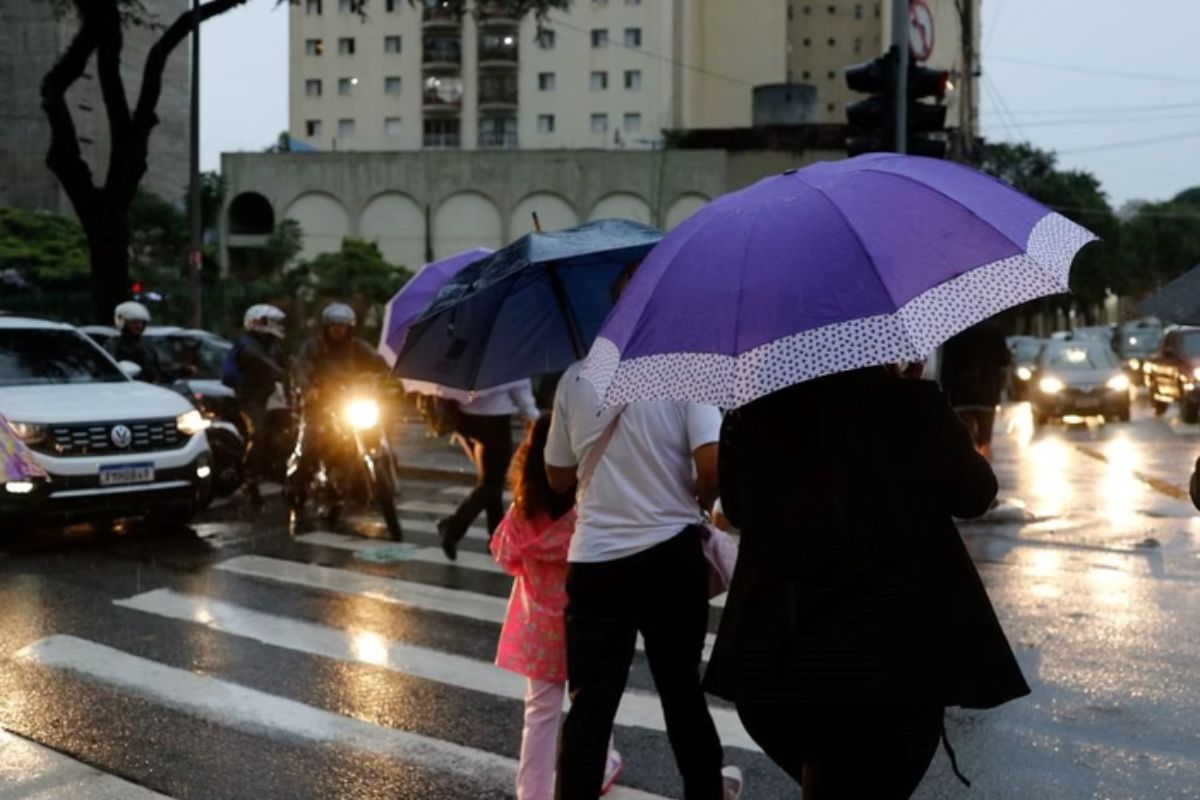 Chuvas, ventos, granizo e baixa umidade: confira o clima na sua região