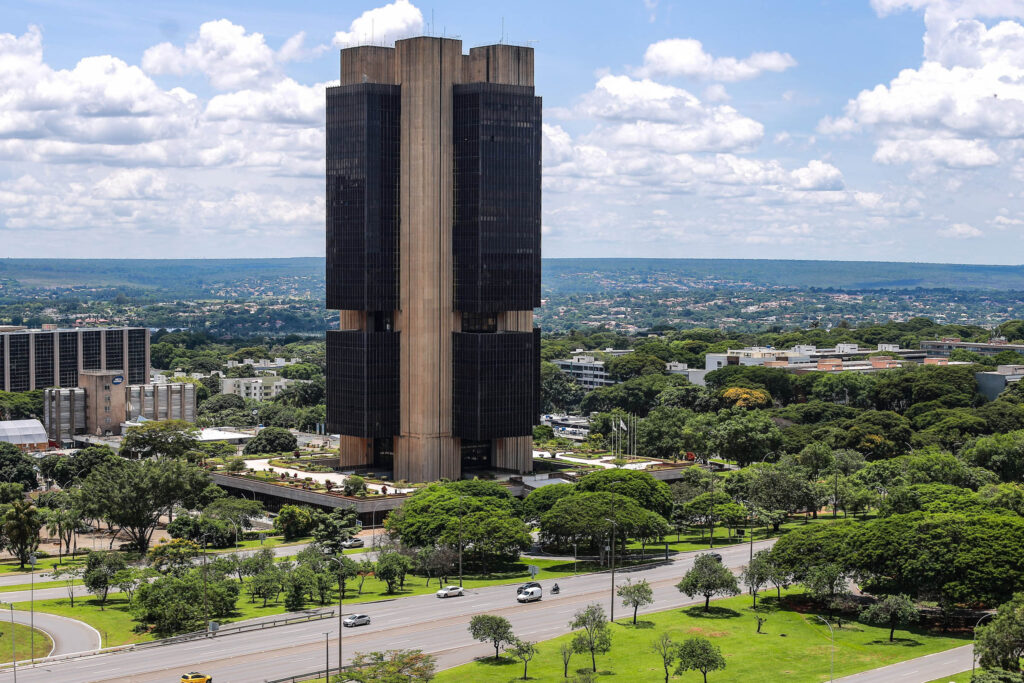 banco-central-estabelece-limite-para-operacoes-virtuais-internacionais