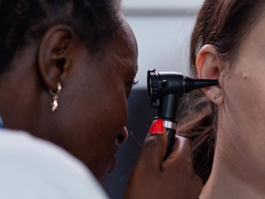 Dia Nacional de Combate à Surdez: 1 bilhão de jovens correm risco de perda auditiva