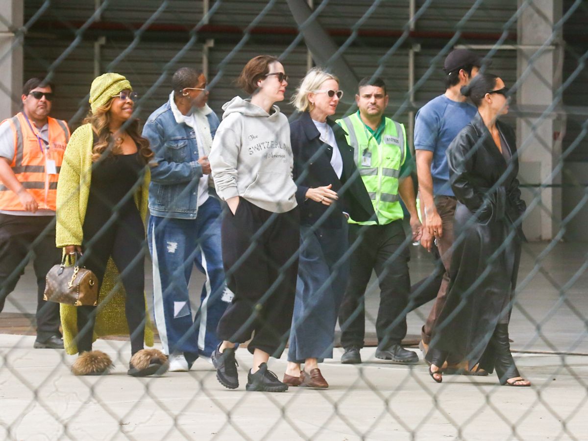 Kim Kardashian, Sarah Paulson e elenco de “Tudo é Justo” chegam no Rio para turnê mundial