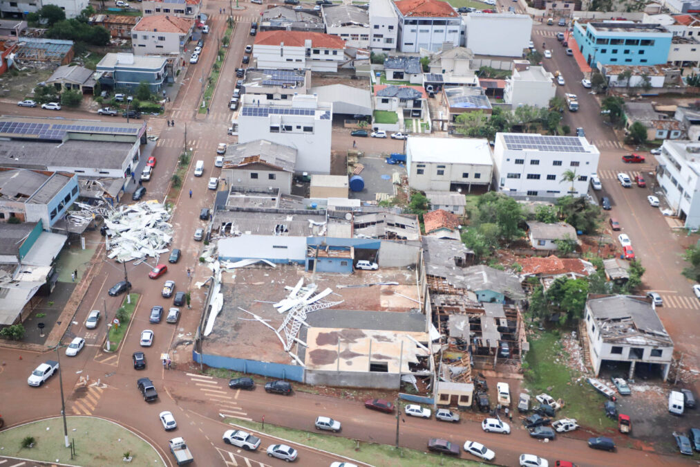 Câmera registrou chegada de tornado devastador no Paraná