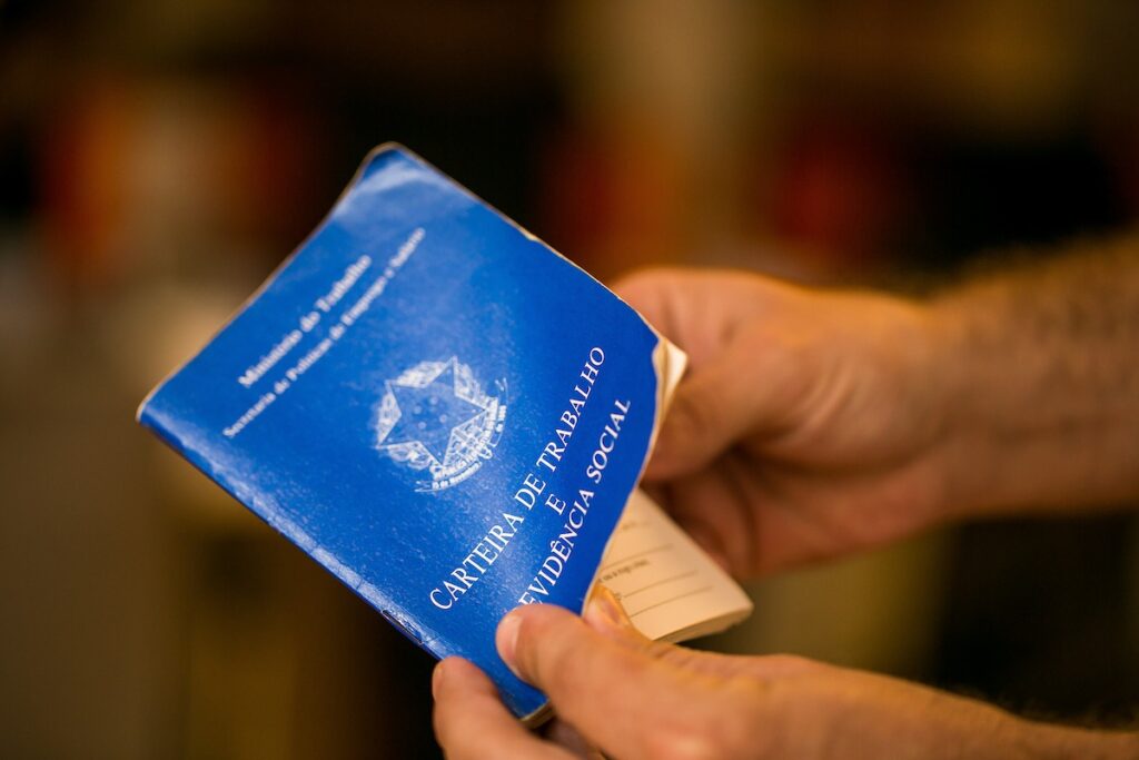 df-tem-984-vagas-nesta-terca-feira-(11/11).-salarios-chegam-a-r$-3-mil