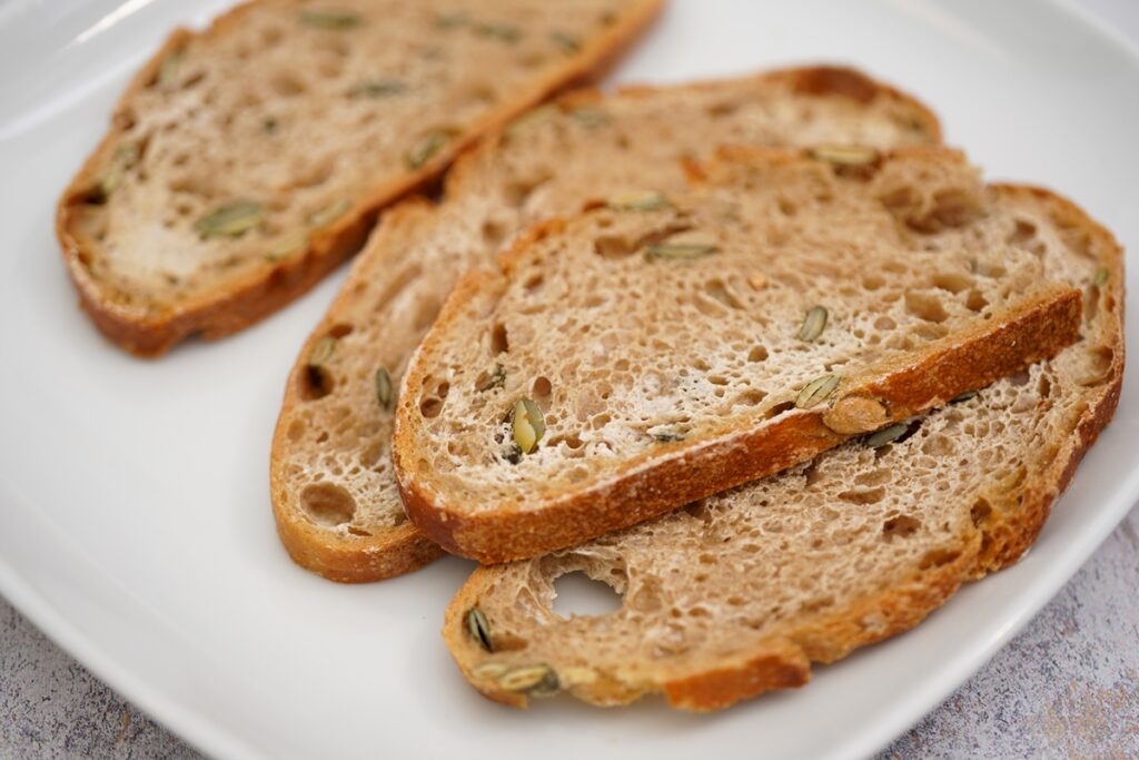 faca-um-pao-de-grao-de-bico-nutritivo,-sem-gluten-e-cheio-de-sabor