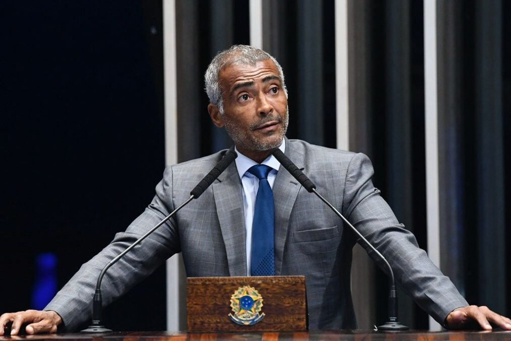 Senado aprova projeto relatado por Romário para profissionalizar a arbitragem
