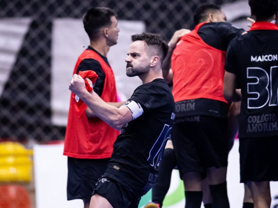 Corinthians elimina Sorocaba em jogo com 11 gols e vai à semifinal da Liga Futsal