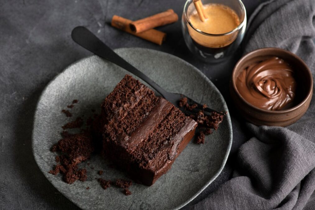 Chocolatudo e molhadinho: como fazer o famoso bolo do filme Matilda