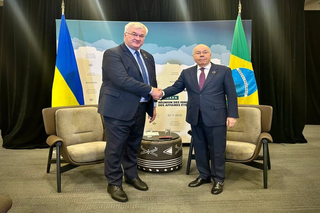 apesar-de-tensao-recente,-vieira-se-reune-com-o-chanceler-da-ucrania