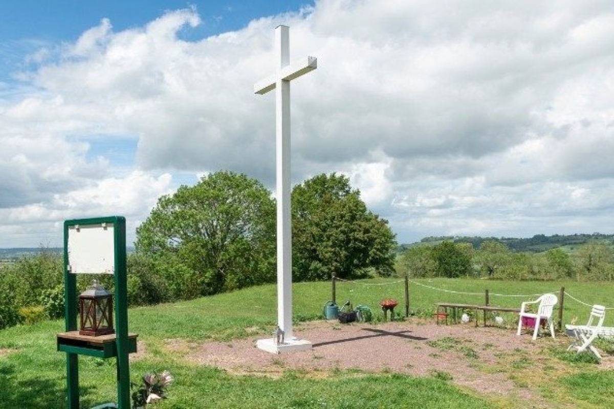 vaticano-nega-aparicao-de-jesus-cristo-em-colina-“sagrada”-na-franca