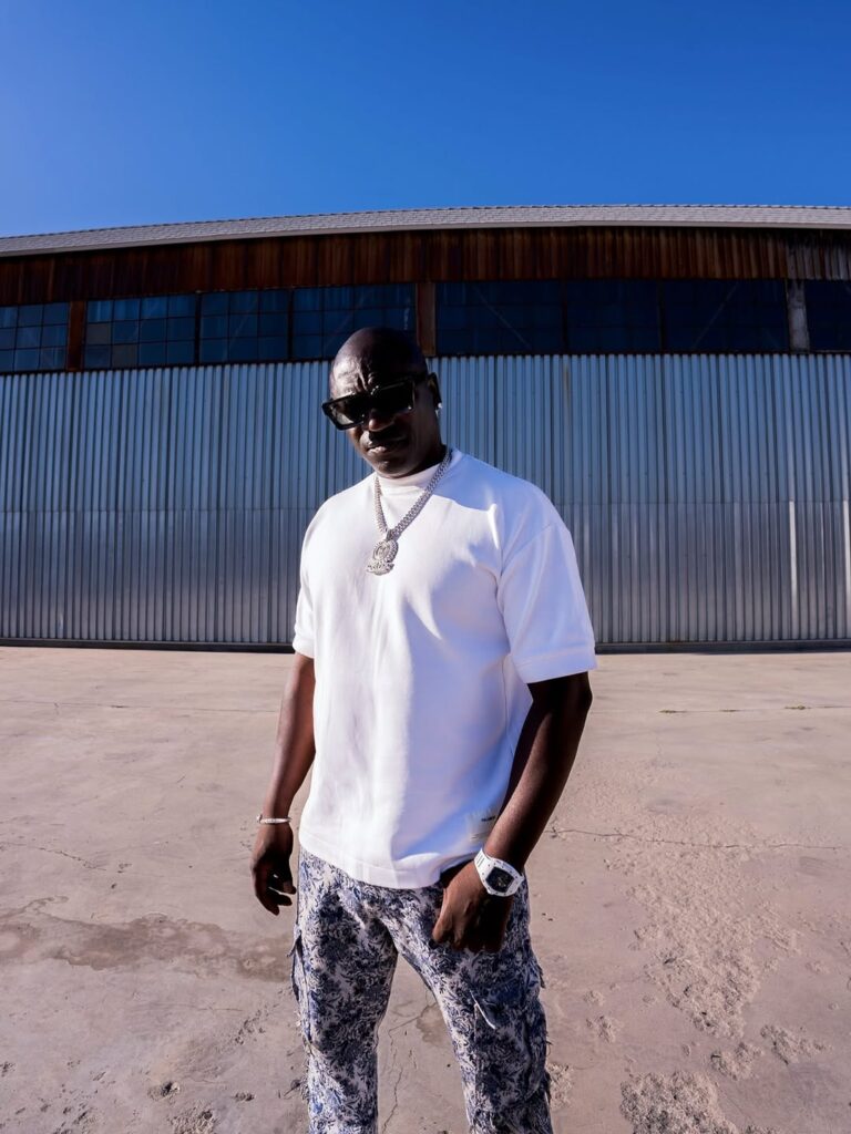 “lonely”:-saiba-por-que-o-cantor-akon-foi-detido-nos-estados-unidos