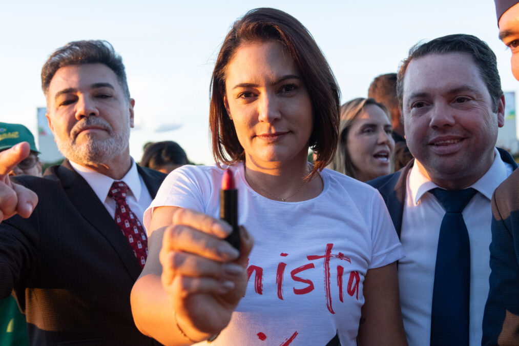 Michelle Bolsonaro alfineta Thronicke por fala sobre advogados do 8/1