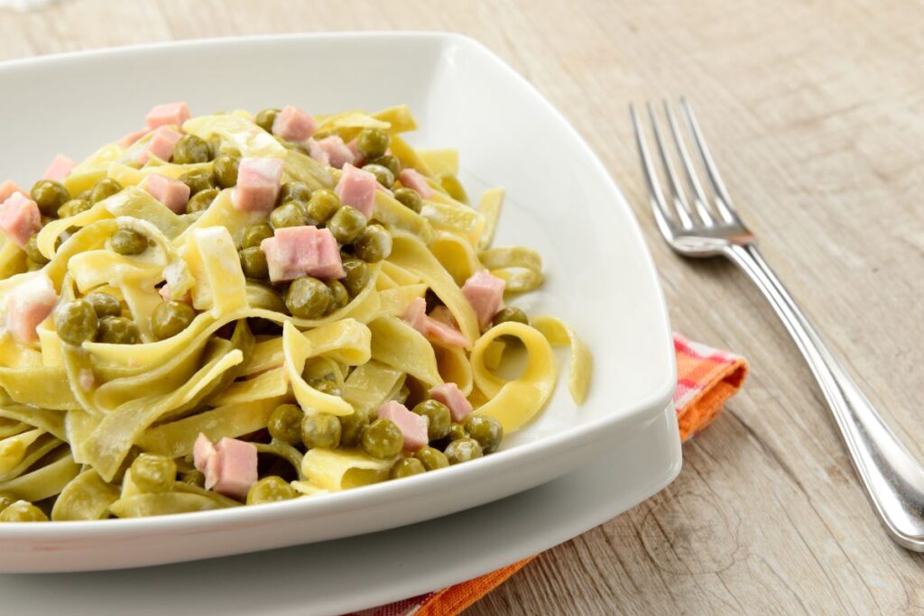 macarrao-com-calabresa-na-pressao-fica-pronto-em-minutos-e-sem-sujeira