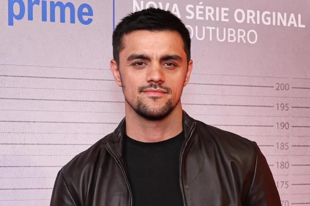 Felipe Simas diz que irmãos ficaram “apavorados” com sua conversão