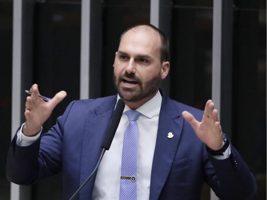 STF avança para tornar Eduardo Bolsonaro réu por tentativa de influenciar julgamento do pai