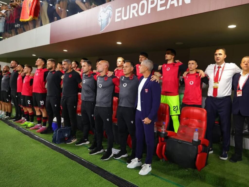 sylvinho-aproxima-albania-da-copa-e-pode-ser-o-unico-tecnico-brasileiro-no-mundial-de-2026