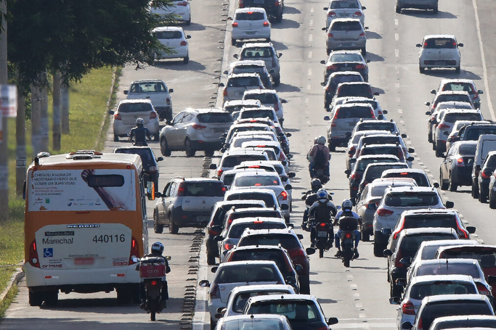 Obra da Caesb altera trânsito na marginal da EPTG. Entenda