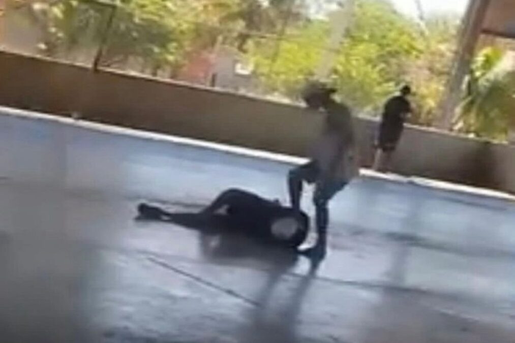 Dente quebrado e pisão na cabeça: trio agride e ameaça adolescentes