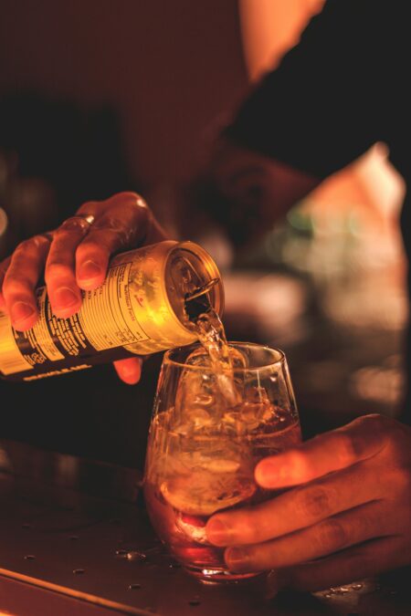 Álcool em baixa: 64% dos brasileiros dizem não ter consumido bebida alcoólica em 2025