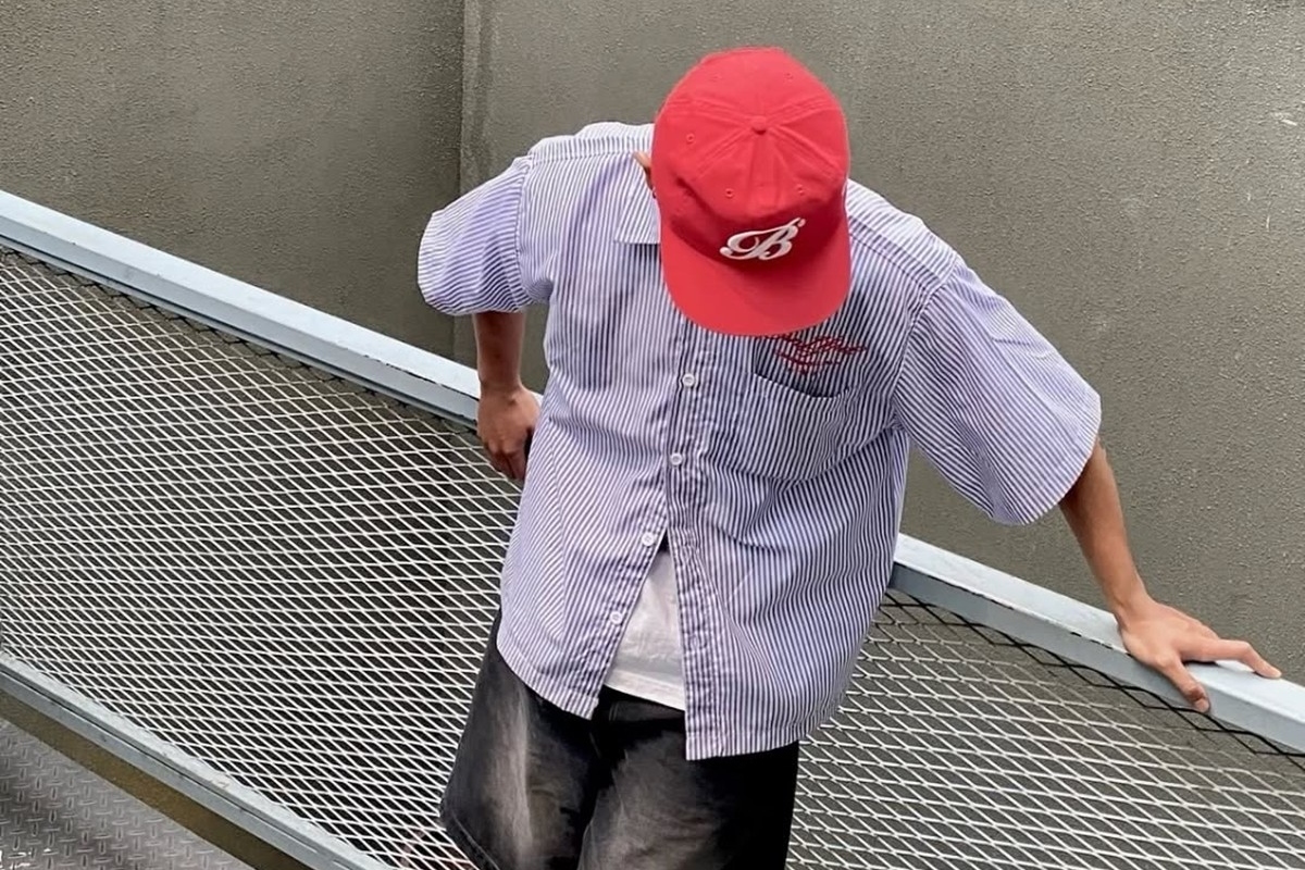 Camisas boxy são tendência pela versatilidade para uma rotina fashion