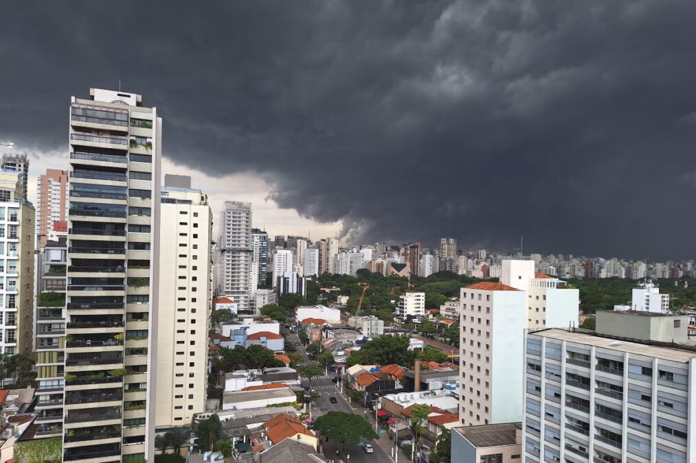 Defesa Civil alerta para tempestades e até queda de granizo em SP