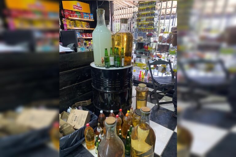 pmdf-apreende-uisque-e-cachaca-adulterados-em-comercios-de-bebidas