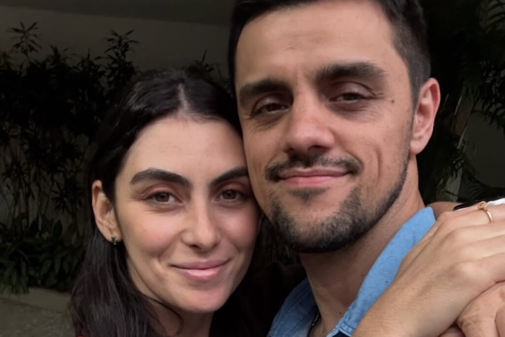 quem-e-a-esposa-de-felipe-simas-que-orou-para-ele-perder-trabalho