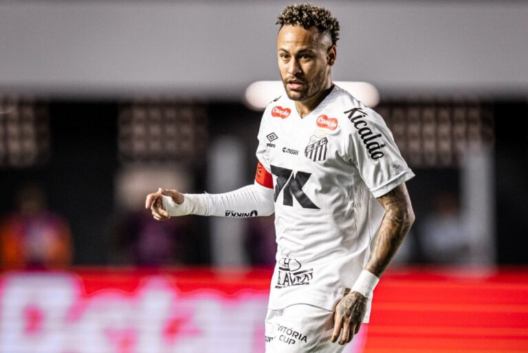 neymar-comemora-vitoria-do-santos-no-classico-contra-o-palmeiras;-veja