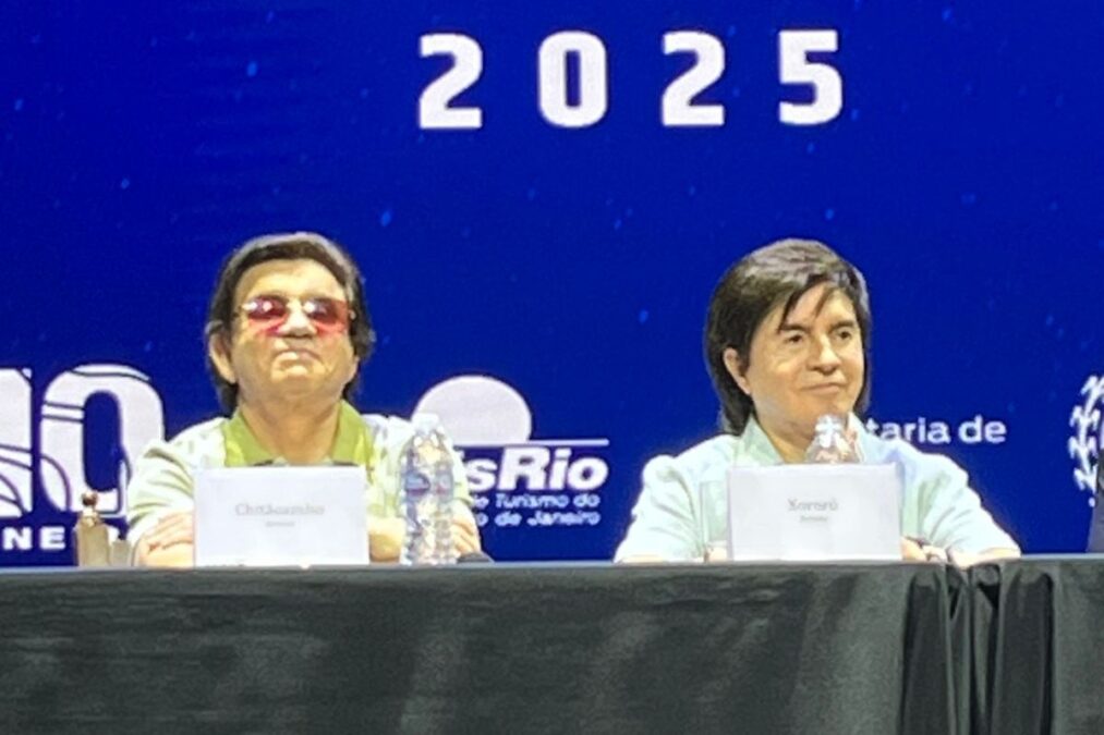 Chitãozinho e Xororó celebram estreia em navio e energia com o público