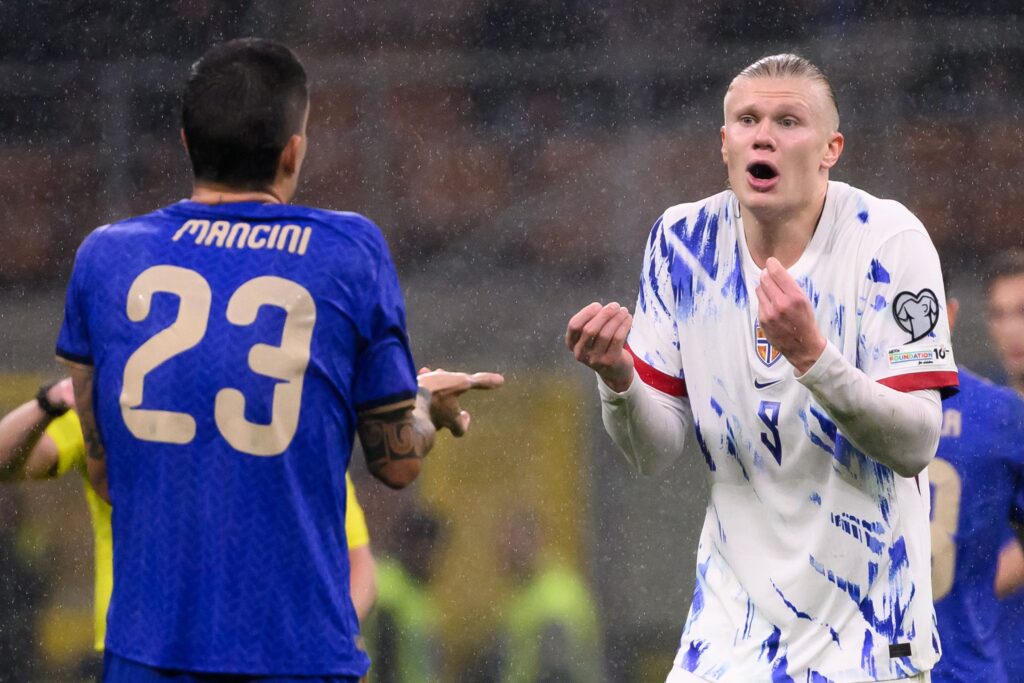 haaland-revela-lance-inusitado-com-mancini:-“tocou-na-minha-bunda”