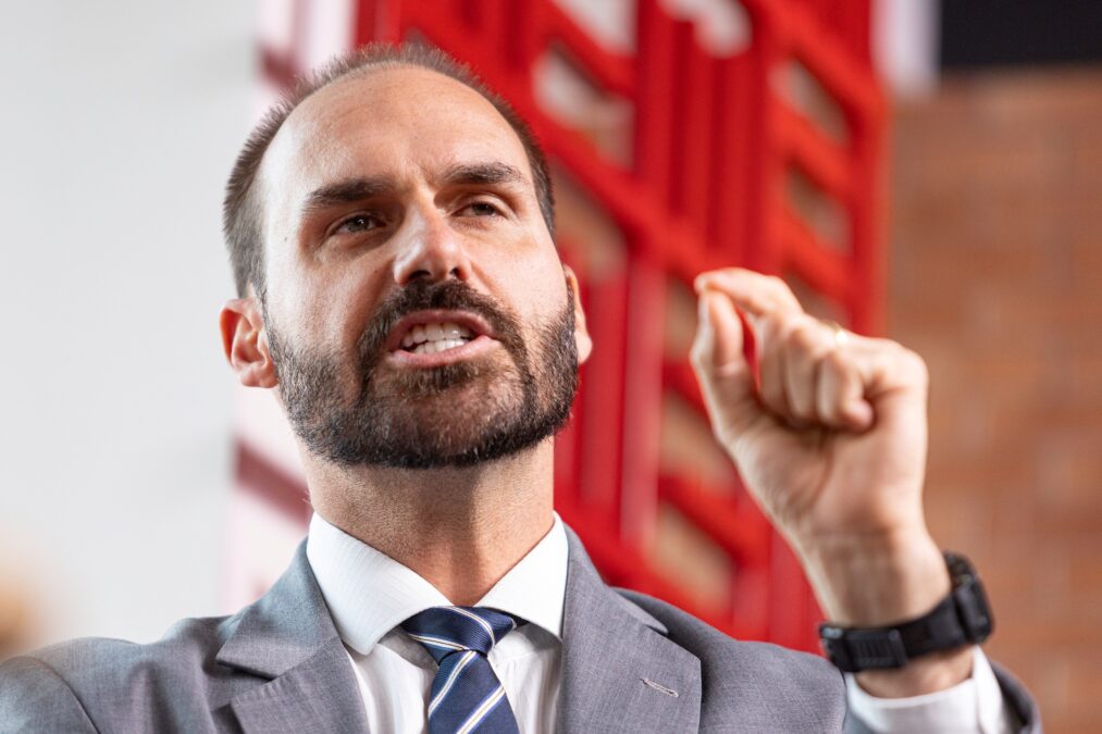 Governador faz nova crítica a Eduardo Bolsonaro: “Camisa 10 do Lula”