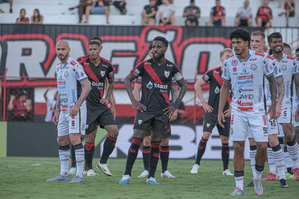 Presidente do Atlético-GO detona jogadores da base: “Têm que mudar de profissão”