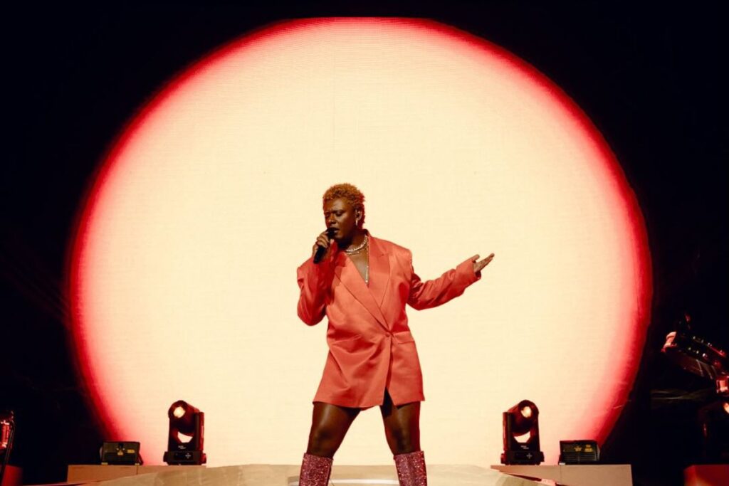 liniker:-a-forca-de-“caju”-e-a-nova-fase-que-chega-a-brasilia