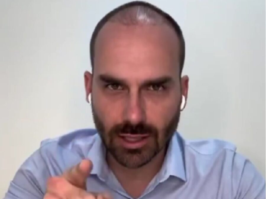 Réu em ação no STF, Eduardo Bolsonaro ironiza: “Motivo de orgulho”