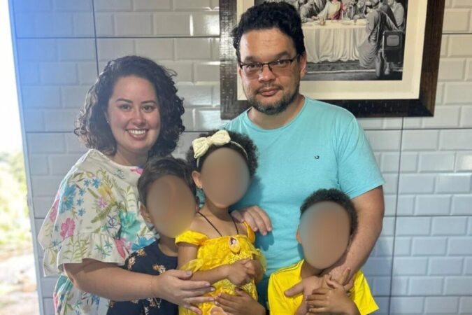 casal-que-viralizou-apos-adotar-3-criancas-e-preso-por-maus-tratos