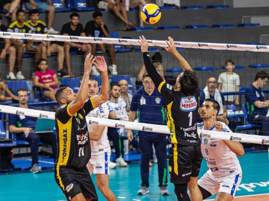 Praia Clube busca virada sobre o Sesi Bauru e segue 100% na Superliga Masculina