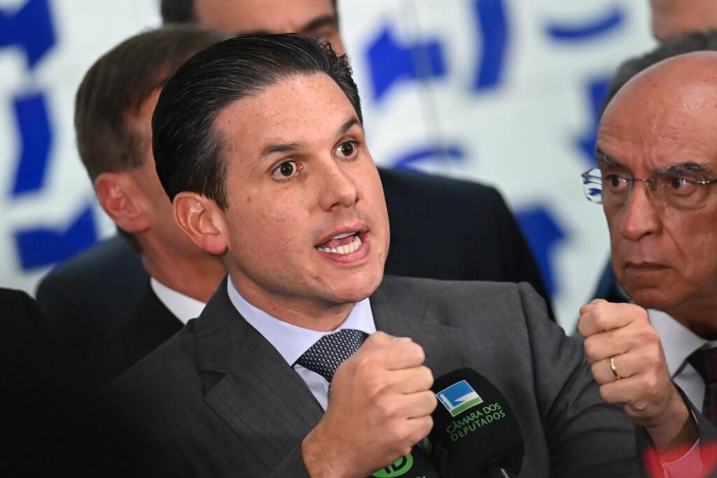 hugo-motta-veta-proposta-que-equipara-faccoes-a-grupos-terroristas