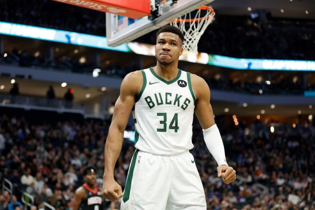 Técnico dos Bucks revela quanto tempo Antetokounmpo ficará ausente