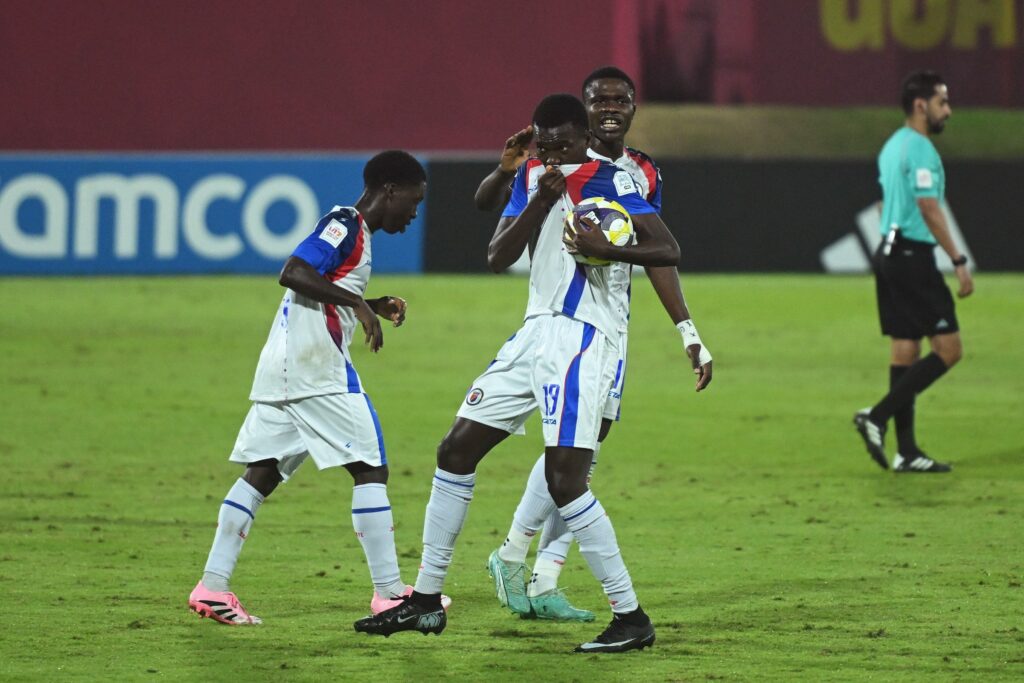 selecao-volta-a-copa-apos-51-anos-com-tecnico-que-nunca-pisou-no-pais